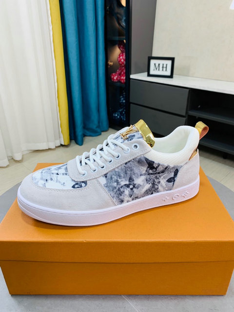 men LV shoes-313